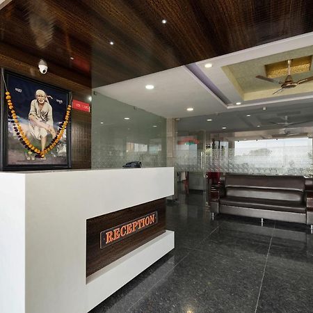 Oyo Flagship 19196 Shree Sai Niladri Residency Shirdi Exteriör bild