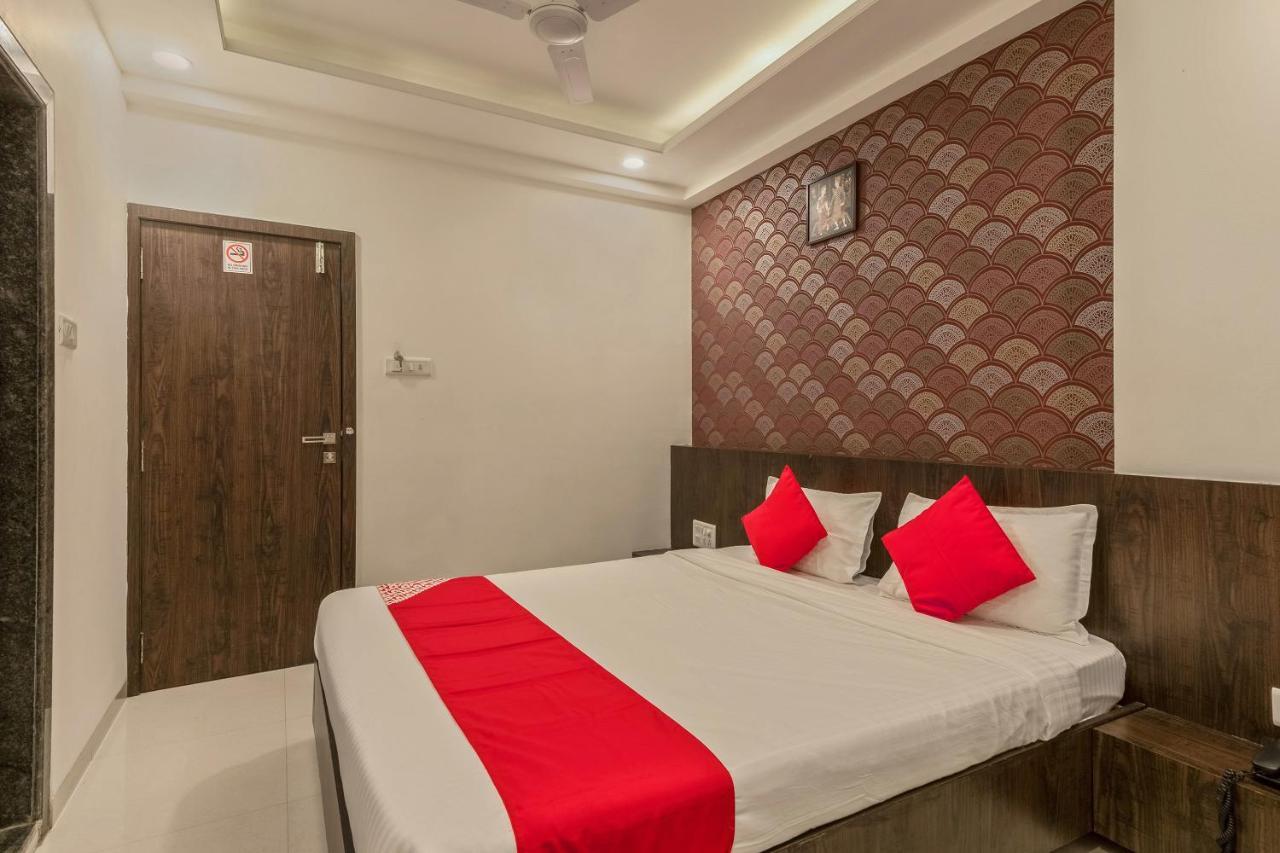 Oyo Flagship 19196 Shree Sai Niladri Residency Shirdi Exteriör bild
